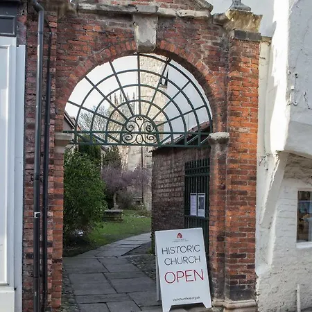 Apartment Hunter’s Retreat